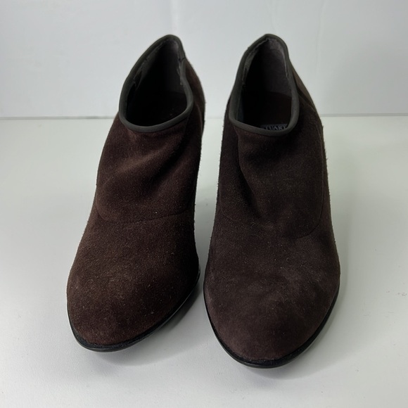 Stuart Weiztman Brown Suede Slip on Kitten heel Bootie - Picture 2 of 10